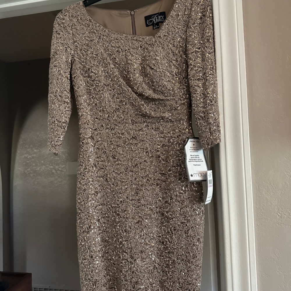 Petite Dresses - Picture 4 of 13